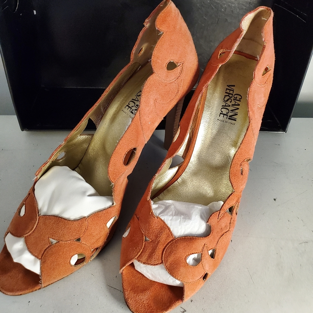 Gianni Versace coral pumps